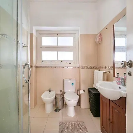 Quarto De Casal Em Casa Partilhada Ll'S House Homestay